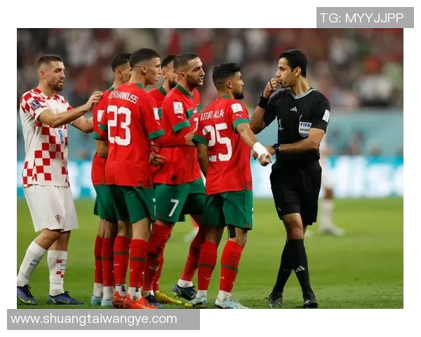 这位球星家里竟然拥有私人足球场,豪华程度让人惊叹 这位球星家里竟然拥有私人足球场,豪华程度让人惊叹